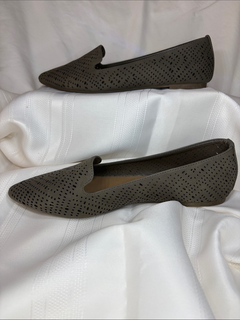 Seychelles Petunia Olive Perforated Pointed Flats size 8 - Picture 5 of 10